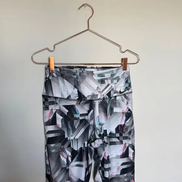 Nike Womens Leggings Medium Multi-Prism High Rise Workout Gym Lift Pilates Yoga - Picture 3 of 6